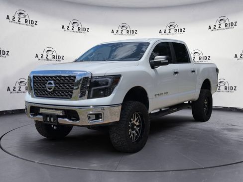 Used 2018 Nissan Titan SV AWD/4WD image 3