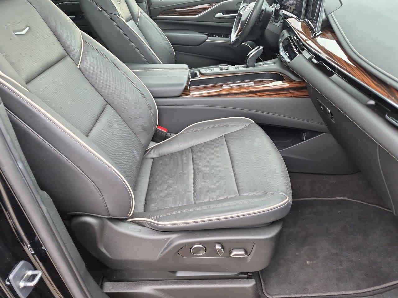 Used 2023 Cadillac Escalade Premium Luxury AWD/4WD image 25