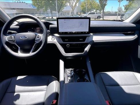 New 2026 Ford Explorer Active w/ Active Comfort Package AWD/4WD image 5