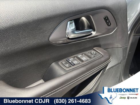 New 2026 Chrysler Pacifica Select FWD image 10