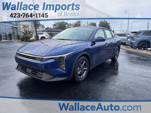 New 2025 Kia K4 LXS image 1