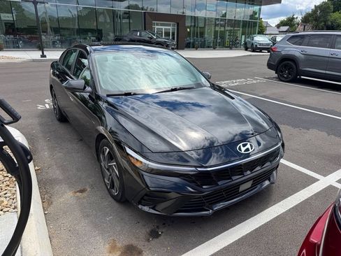 Used 2025 Hyundai Elantra SEL FWD image 17