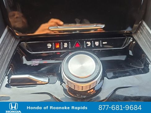 Used 2024 Jeep Wagoneer L Series II w/ Flexible Seating Group AWD/4WD image 20