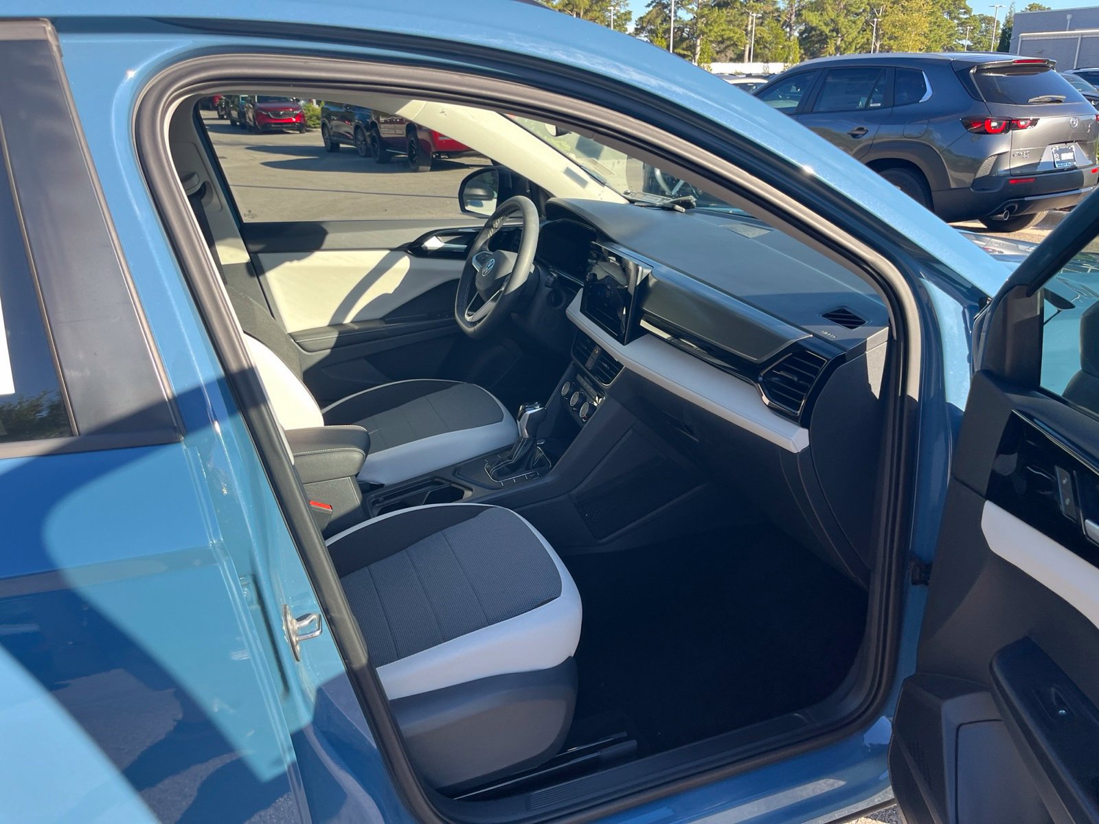 Certified 2025 Volkswagen Taos S FWD image 32