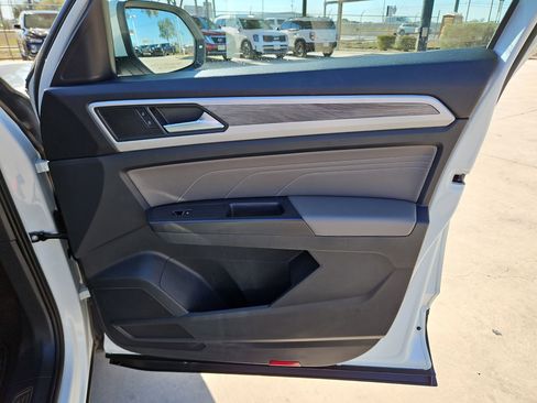 Used 2023 Volkswagen Atlas Cross Sport SE image 30