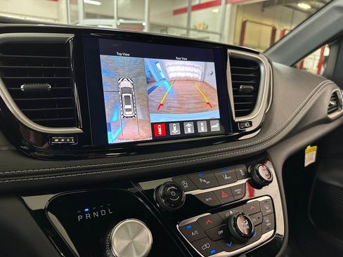 New 2026 Chrysler Pacifica Select image 27