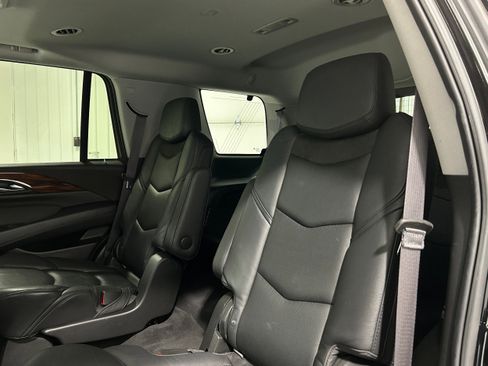 Used 2016 Cadillac Escalade Luxury image 27