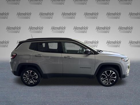 Used 2022 Jeep Compass Limited AWD/4WD image 10