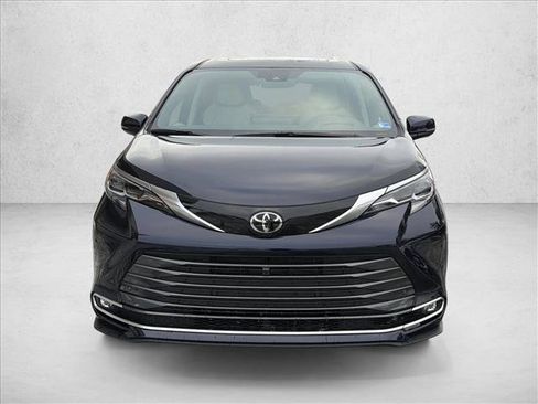 New 2026 Toyota Sienna Platinum image 2