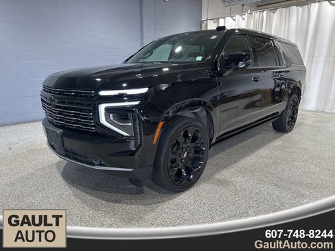 Used 2025 Chevrolet Suburban High Country image 4