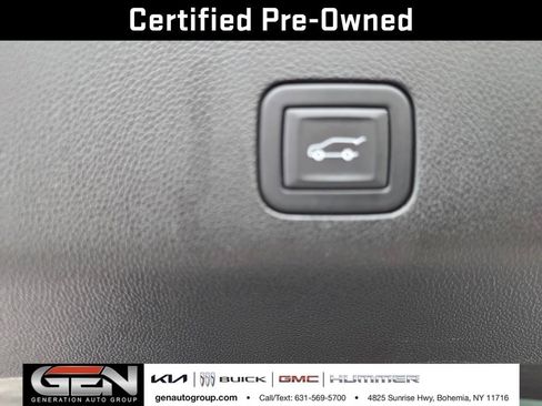 Used 2024 GMC Yukon SLT image 32