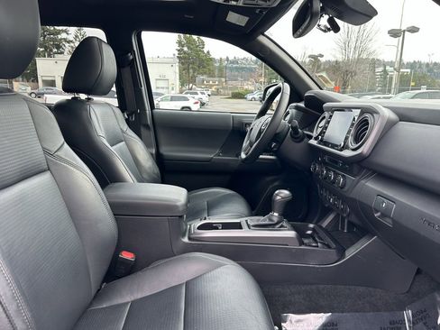 Certified 2021 Toyota Tacoma TRD Off-Road w/ TRD Premium Off Road Package image 16