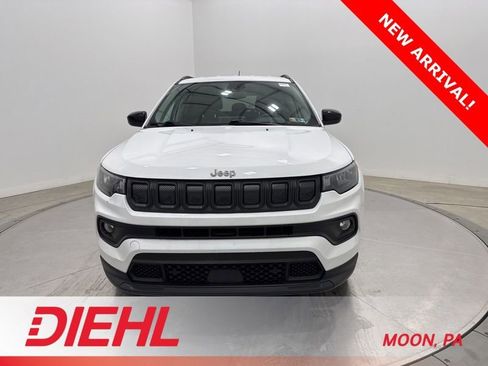 Used 2022 Jeep Compass Latitude w/ Convenience Group AWD/4WD image 2