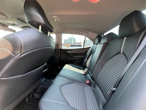 Used 2022 Toyota Camry SE w/ Carpet Mat Package (TMS) FWD image 11