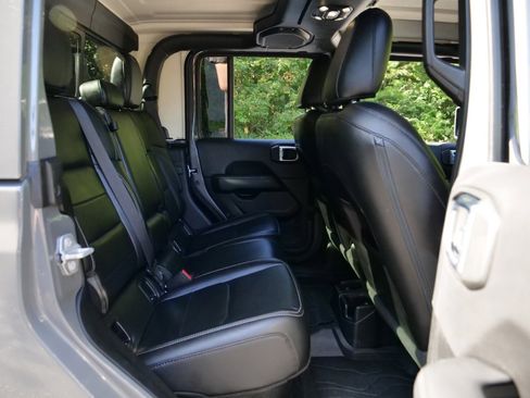 Used 2020 Jeep Gladiator Overland image 35