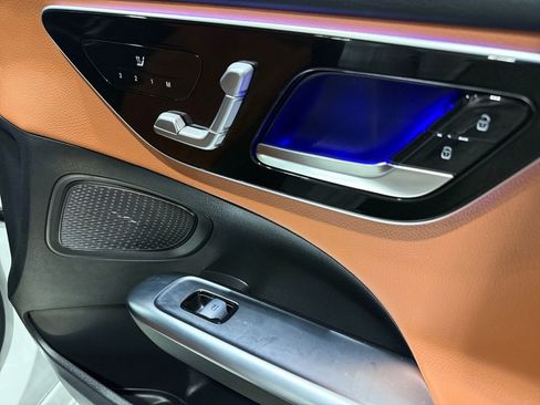 Used 2025 Mercedes-Benz C 300 4MATIC Sedan image 14