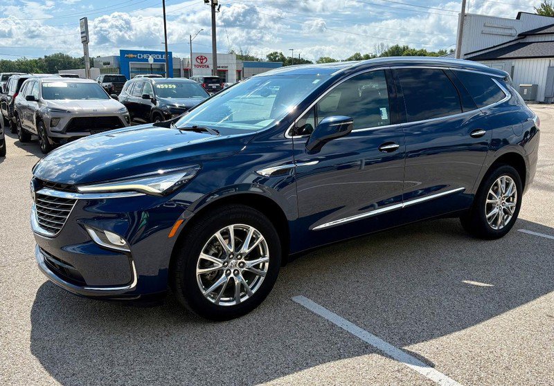Used 2023 Buick Enclave Essence w/ Experience Buick Package FWD image 8