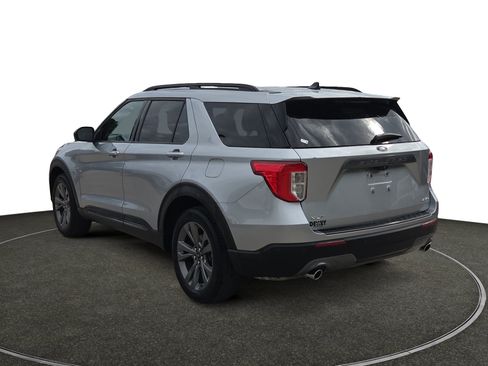Used 2021 Ford Explorer XLT w/ Equipment Group 202A AWD/4WD image 3
