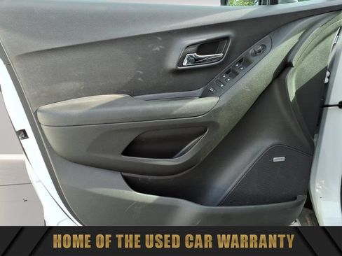 Used 2020 Chevrolet Trax LT w/ Sun & Sound Package FWD image 12