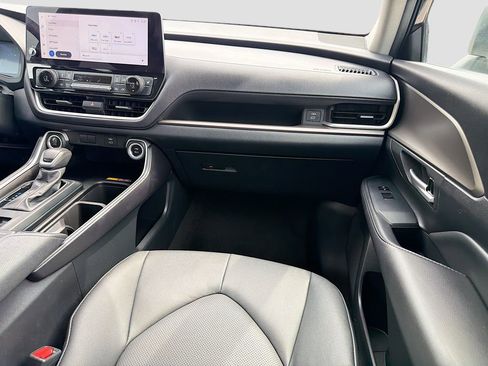 Used 2024 Toyota Grand Highlander FWD image 18
