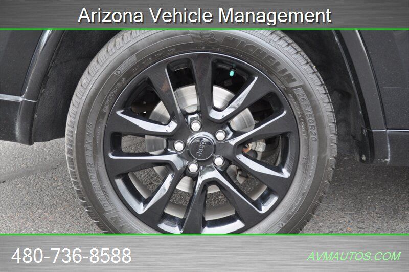 Used 2017 Jeep Grand Cherokee Altitude RWD image 18