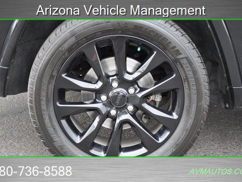 Used 2017 Jeep Grand Cherokee Altitude RWD image 18