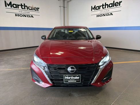 Used 2025 Nissan Altima 2.5 SV FWD image 2