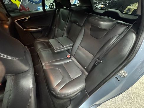 Used 2018 Volvo V60 T5 Cross Country w/ Convenience Package image 14