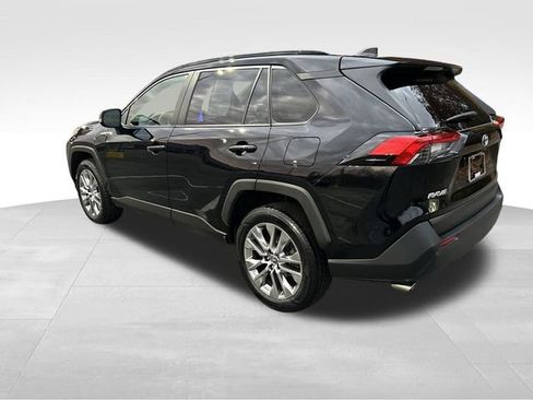 Used 2023 Toyota RAV4 XLE Premium image 3