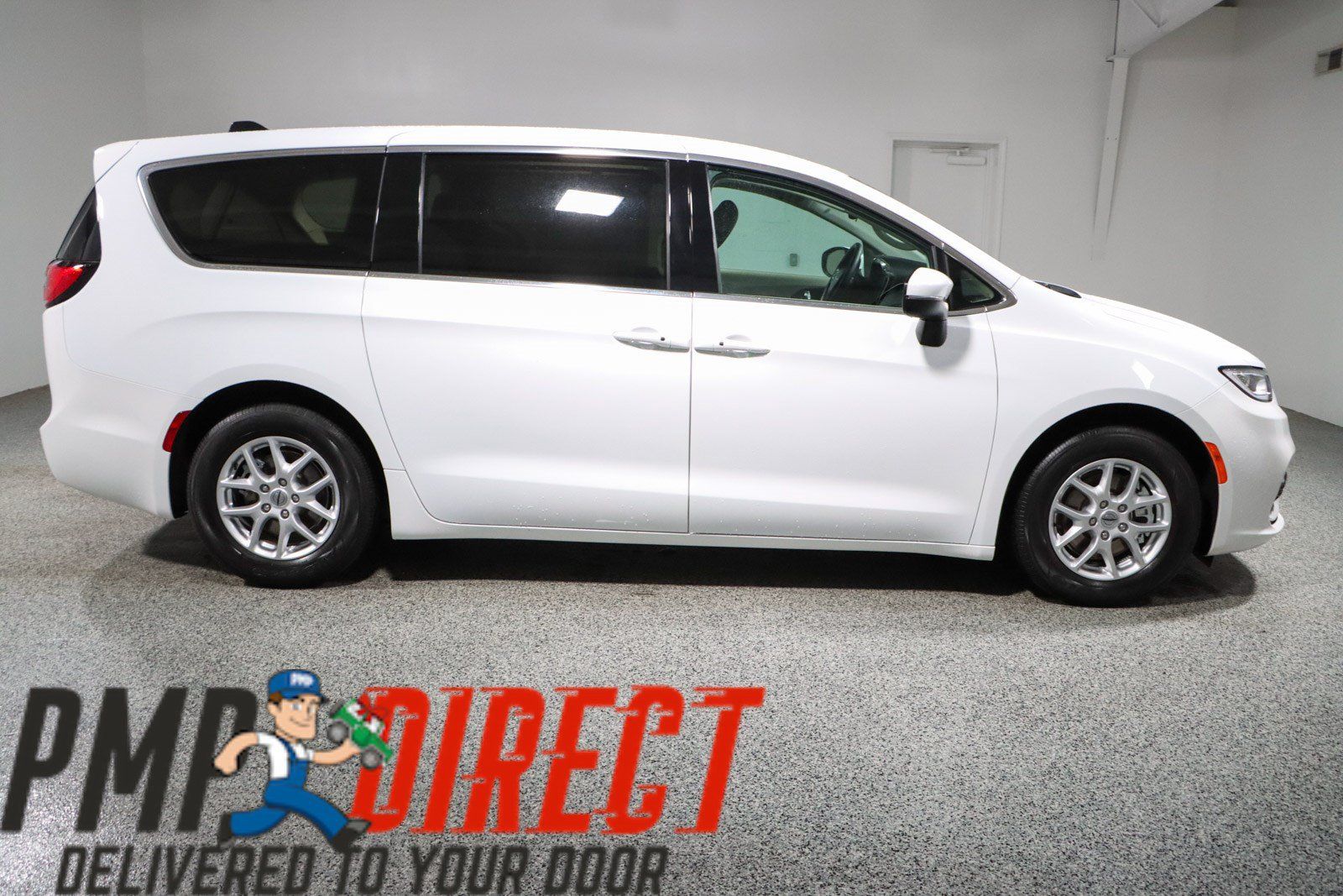 Used 2023 Chrysler Pacifica Touring-L FWD image 6