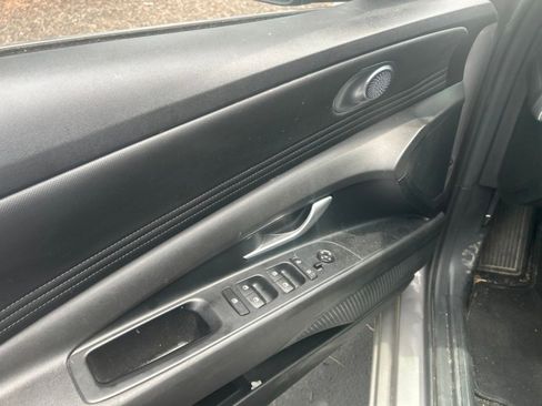 Used 2023 Hyundai Elantra SEL w/ Convenience Package FWD image 9