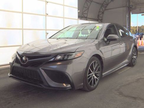 Used 2024 Toyota Camry SE FWD image 1