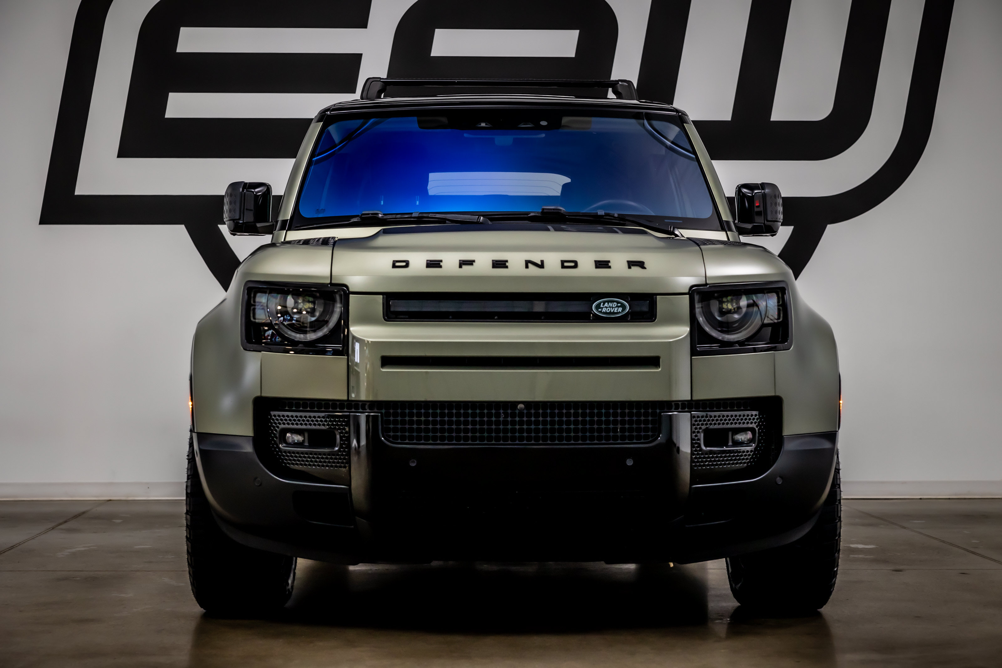 Used 2020 Land Rover Defender 110 HSE AWD/4WD image 4