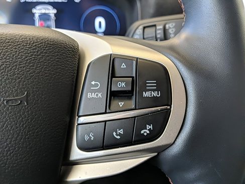 Used 2025 Ford Explorer Active w/ Active Comfort Package image 18