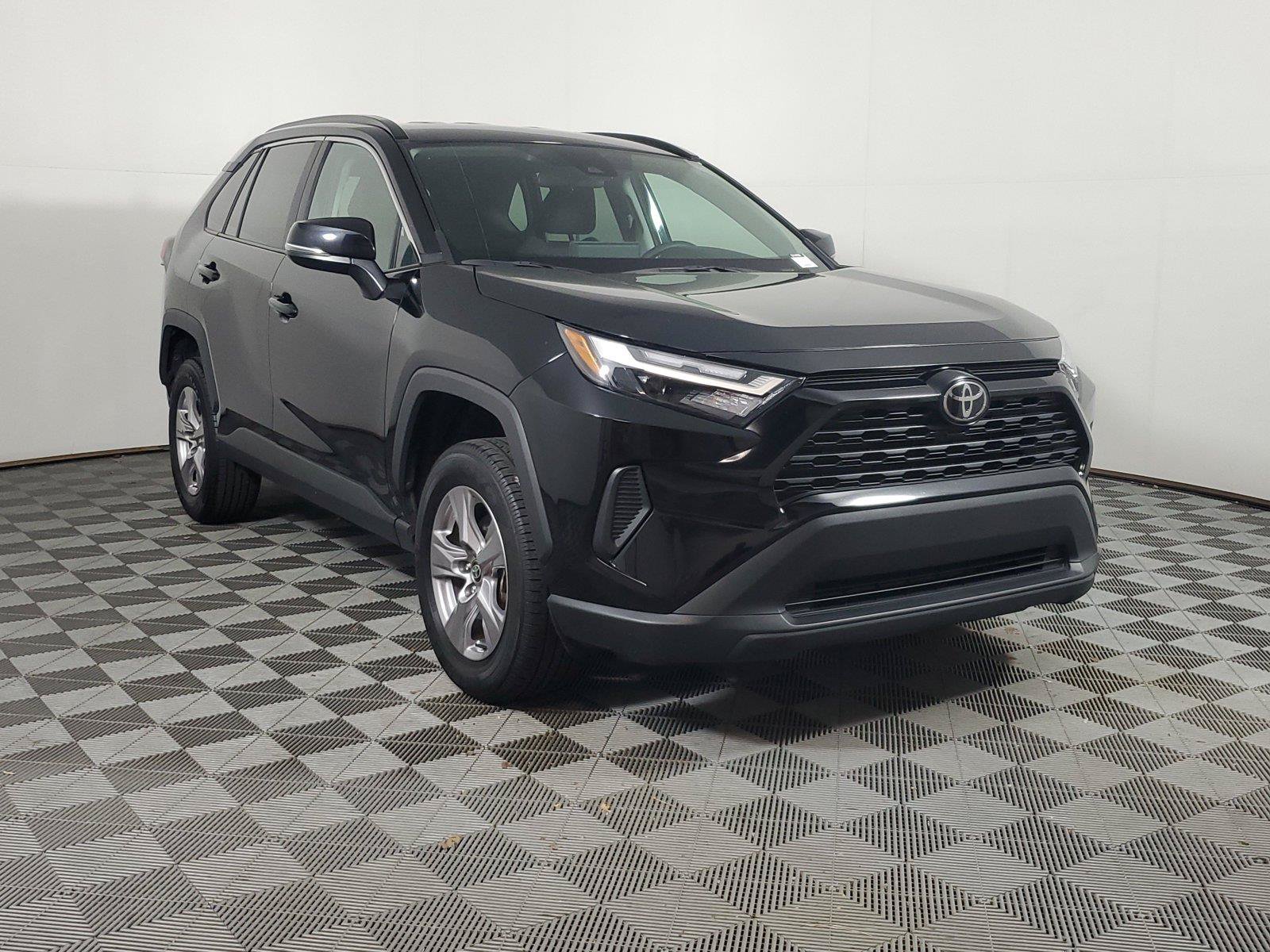 Used 2025 Toyota RAV4 XLE FWD image 3