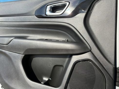 New 2026 Jeep Compass Latitude image 11