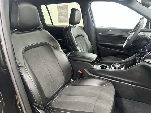 Used 2024 Jeep Grand Cherokee L Altitude image 27