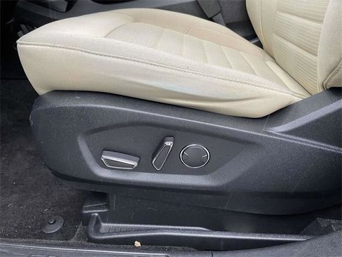 Used 2017 Ford Edge SEL image 20