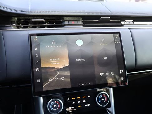 Used 2023 Land Rover Range Rover SE image 22