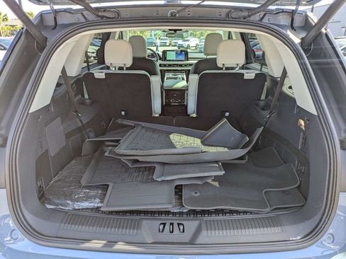 Used 2025 Lincoln Aviator 2WD image 12
