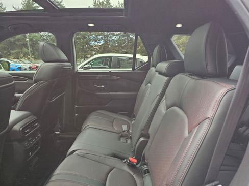 Certified 2025 Honda Pilot Black Edition image 20