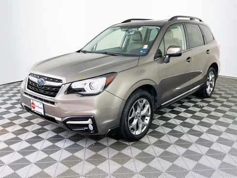 Used 2017 Subaru Forester 2.5i Touring AWD/4WD image 3