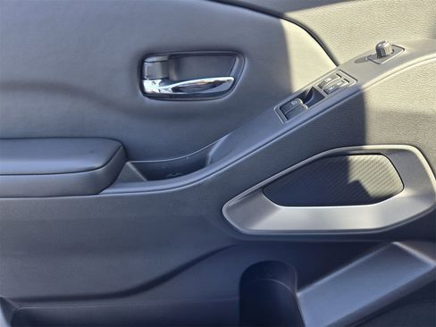 Used 2025 Nissan Frontier SV image 19