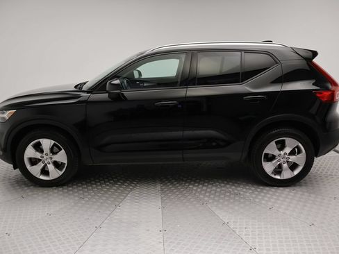 Used 2021 Volvo XC40 T4 Momentum w/ Premium Package FWD image 12