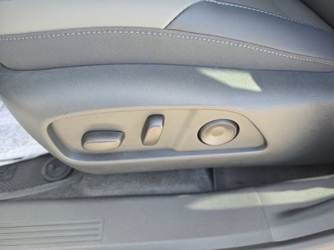 Used 2026 Chevrolet Equinox LT w/ Convenience Package II FWD image 25