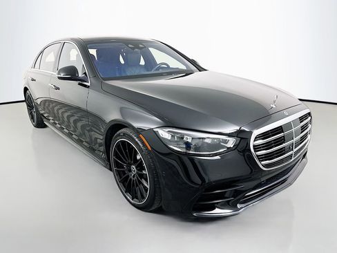 Used 2022 Mercedes-Benz S 580 4MATIC Sedan image 3