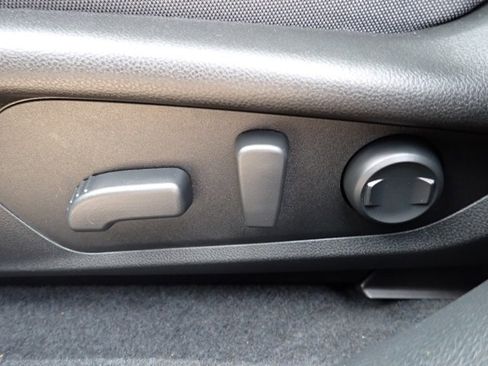 Used 2025 Subaru Crosstrek 2.0i Premium AWD/4WD image 13