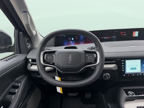 New 2026 Lincoln Navigator L Reserve AWD/4WD image 16