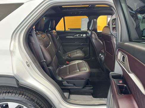 Used 2025 Ford Explorer Platinum w/ LUX Leather Package AWD/4WD image 22