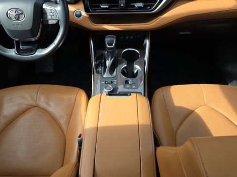 Used 2021 Toyota Highlander Platinum image 23